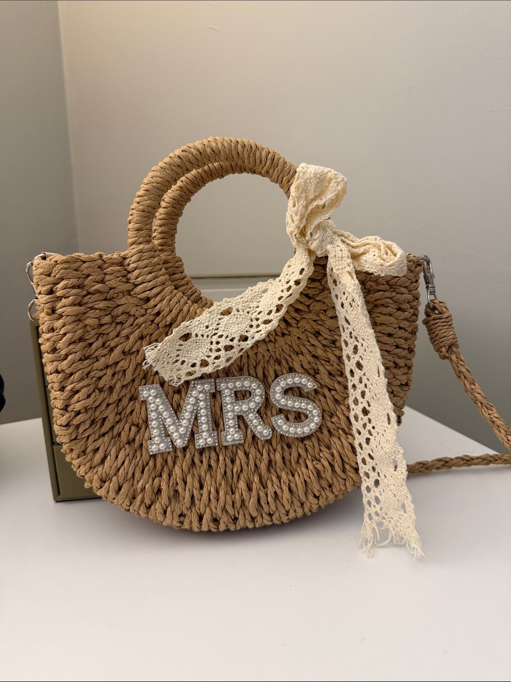 Woven Straw Circle Handbag with Lace Bow - Natural